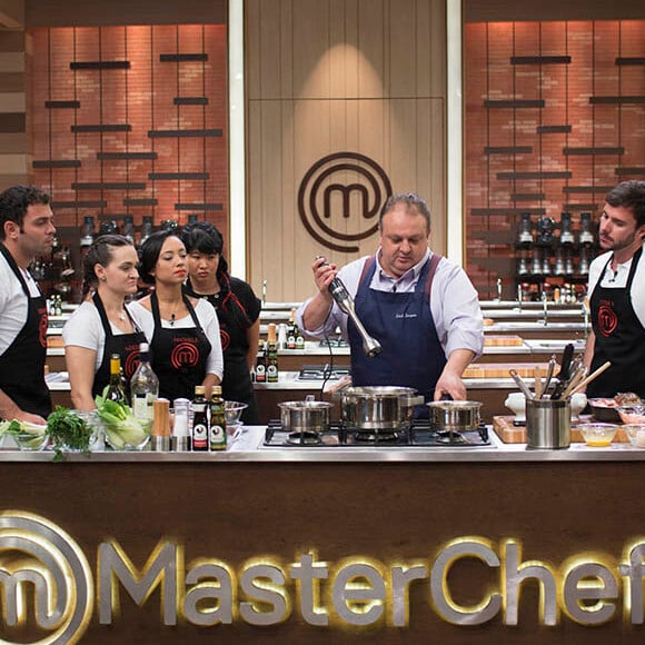 Erick Jacquin ficou visivelmente emocionado com as palavras de Paola Carosella no 'MasterChef'