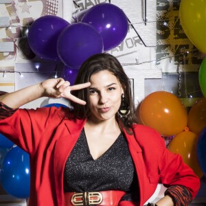 Keyla (Gabriela Medvedovski) passa mal durante a festa, na novela 'Malhação - Viva a Diferença'