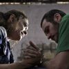 Rubinho (Emilio Dantas) pede que Bibi (Juliana Paes) busque 30 quilos de maconha em uma favela para pagar sua dívida com o chefe do Morro Azul, na novela 'A Força do Querer'