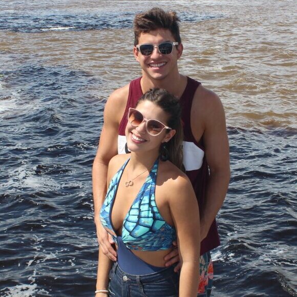 'Se ajoelhou e fez o pedido de namoro', contou a ex-BBB Vivian
