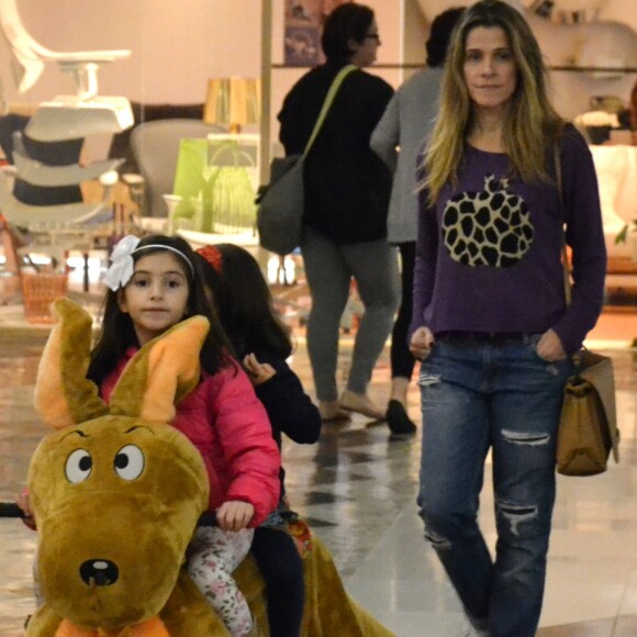 Ingrid Guimarães já é mãe de Clara, de 7 anos