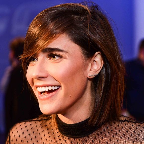 Após anos de cabelo longo, Fernanda Vasconcellos mudou de visual e adotou os fios curtos