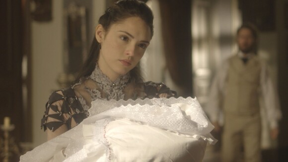 'Novo Mundo': Thomas restringe a convivência de Anna com a filha. 'Ama de leite'