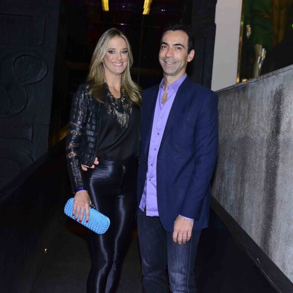 'O beijo por si só já tem a força de expressar o amor. O amor por si só faz do beijo sua expressão sublime', escreveu Cesar Tralli