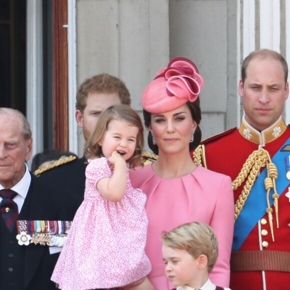 Kate Middleton e família se reuniram na Trooping the Colour, na sacada do palácio de Buckingham, na Inglaterra, neste sábado, 17 de junho de 2017