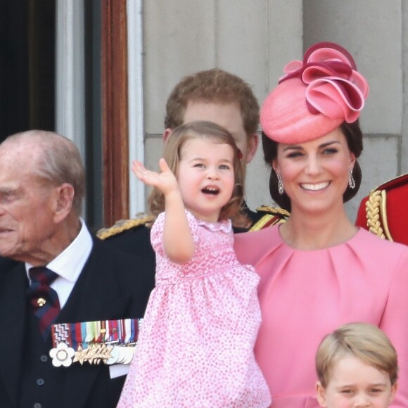 Princesa Charlotte se animou com o espetáculo da força aérea
