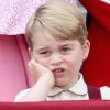 Príncipe George também chamou a atenção pelas caras e bocas no evento da família real