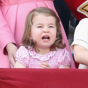 Princesa Charlotte faz caras e bocas e rouba a cena em evento real