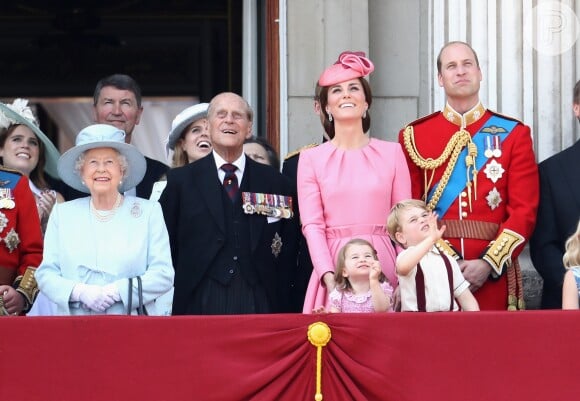 Kate Middleton investiu em um conjunto rosa da estilista Sarah Burton para a grife Alexander McQueen e com um chapéu de Jane Taylor