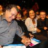 Tony Ramos e a mulher, Lidiane Barbosa, sentam ao lado de Zélia Duncan na sessão só para convidados do espetáculo 'Se Eu Fosse Você - O Musical', 25 de março de 2014