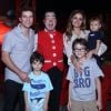 Sophie Charlotte e Daniel de Oliveira levam Otto, de 1 ano e 3 meses, e os filho do ator, Moisés e Raul, ao circo no Rio de Janeiro, em 17 de junho de 2017
