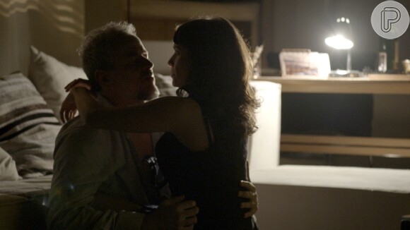 Irene (Débora Falabella) também faz a cabeça de Eugênio (Dan Stulbach) contra Joyce (Maria Fernanda Cândido), na novela 'A Força do Querer'