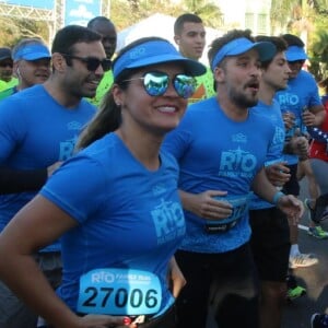 Bruno Gagliasso e Chico Salgado correram juntos na meia maratona Olympikus no aterro do Flamengo, Zona Sul do Rio de Janeiro, neste domingo, 18 de junho de 2017