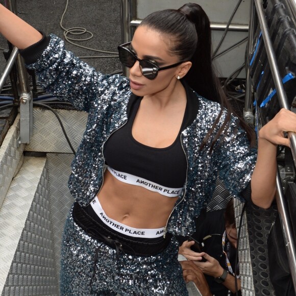 Anitta anunciou que não irá se apresentar no evento mas que tentará dar uma palinha para o público