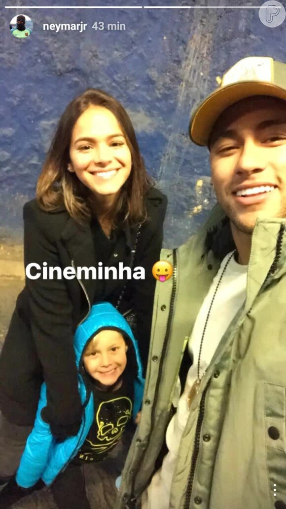 Neymar está curtido férias do Barcelna na África com Bruna Marquezine e a família