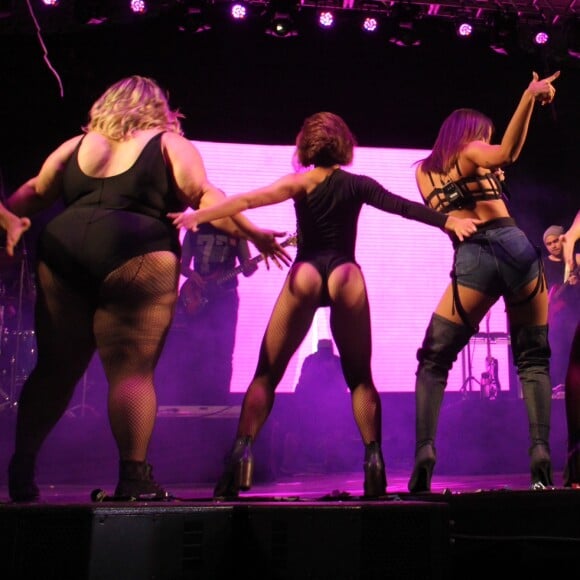 Anitta se apresenta com suas bailarinas plus size no Rio Samba Fast no Estádio Nilton Santos, Engenhão, na noite deste domingo, 18 de junho de 2017