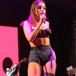 Anitta se apresenta com suas bailarinas plus size no Rio Samba Fast no Estádio Nilton Santos, Engenhão, na noite deste domingo, 18 de junho de 2017