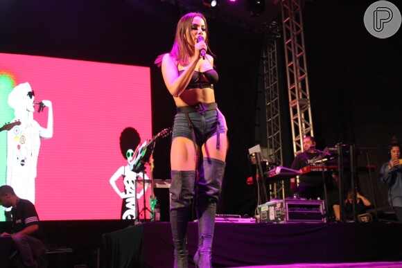 Anitta se apresenta com suas bailarinas plus size no Rio Samba Fast no Estádio Nilton Santos, Engenhão, na noite deste domingo, 18 de junho de 2017