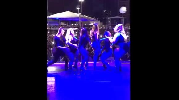 Anitta requebra com bailarinas plus size em show e agita público. Vídeo!