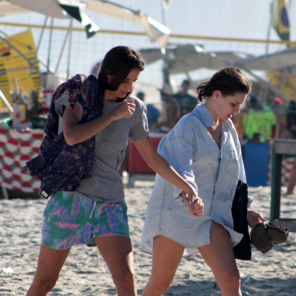 Bruna Linzmeyer foi alvo de ataques homofóbicos ao assumir namoro com Priscila Visman