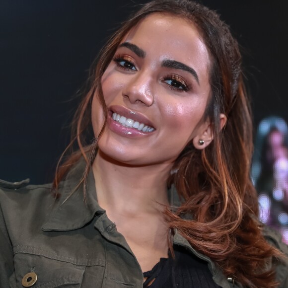 Anitta jantou com o novo affair no Dia dos Namorados