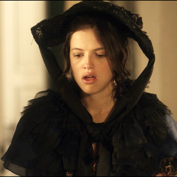 Domitila (Agatha Moreira) tem um ataque de fúria depois da visita da rival, na novela 'Novo Mundo'