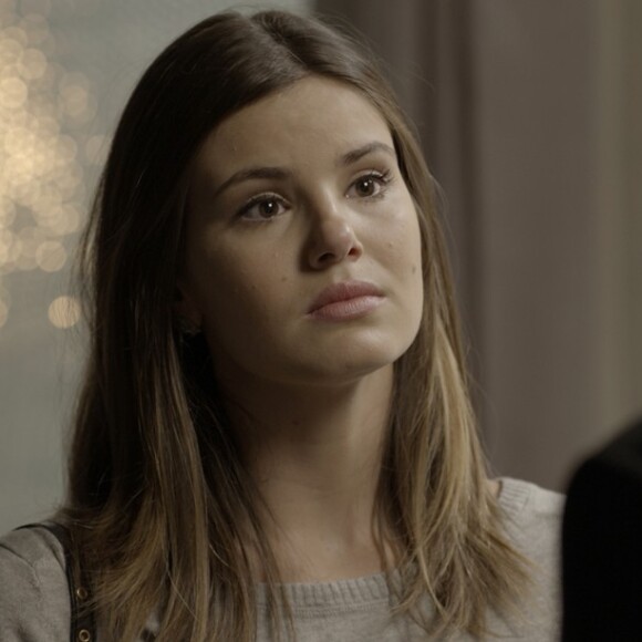 Luiza (Camila Queiroz) reata com Eric (Mateus Solano) mesmo depois de tê-lo acusado de corrupção, na novela 'Pega Pega'