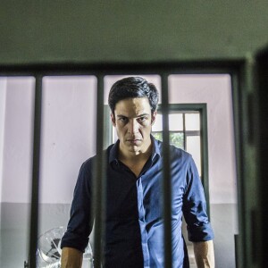Eric (Mateus Solano) foi preso injustamente, na novela 'Pega Pega'