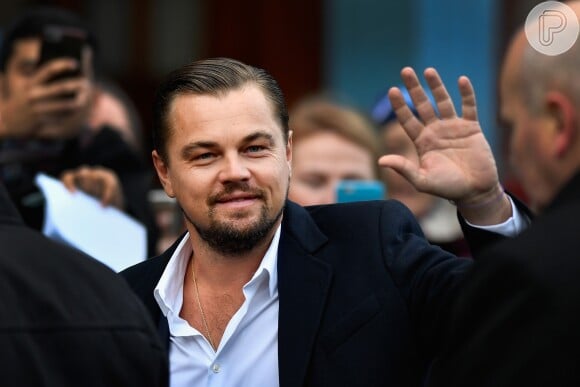 Leonardo DiCaprio mandou champanhe, flores e lingerie para Bella Hadid