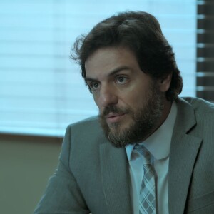 Caio (Rodrigo Lombardi) também briga com Bibi (Juliana Paes) e ameaça mandar prendê-la, na novela 'A Força do Querer'