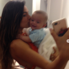 Bebê Ruyzinho, de 'A Força do Querer', é tietado por Isis Valverde nos bastidores