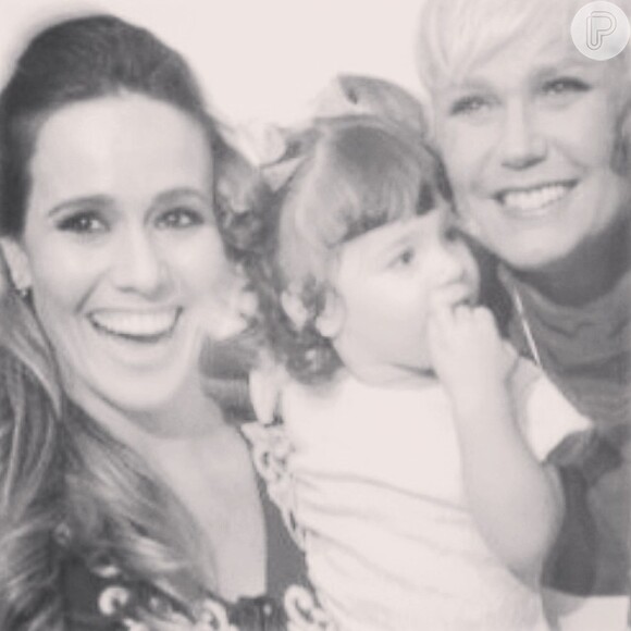 Fernanda Pontes publicou uma foto com a filha e a 'rainha dos baixinhos'