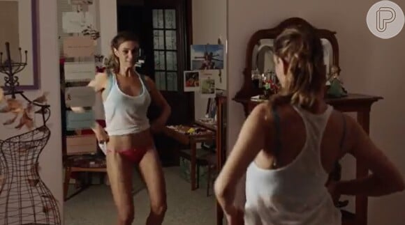 Mônica Martelli mostra sua boa forma no filme