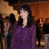 O vestido roxo foi o escolhido para marcar presença no Fashion Rio (2012)