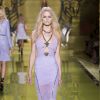 Fernanda Lima usou vestido Versace da coleção Verão 2014