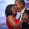 Michelle e Barack Obama dançam juntinhos no baile de posse do presidente