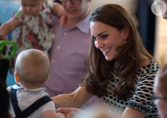 Príncipe George, filho de Kate Middletlon e do Príncipe William, chama atenção em evento na Nova Zelândia nesta quarta-feira