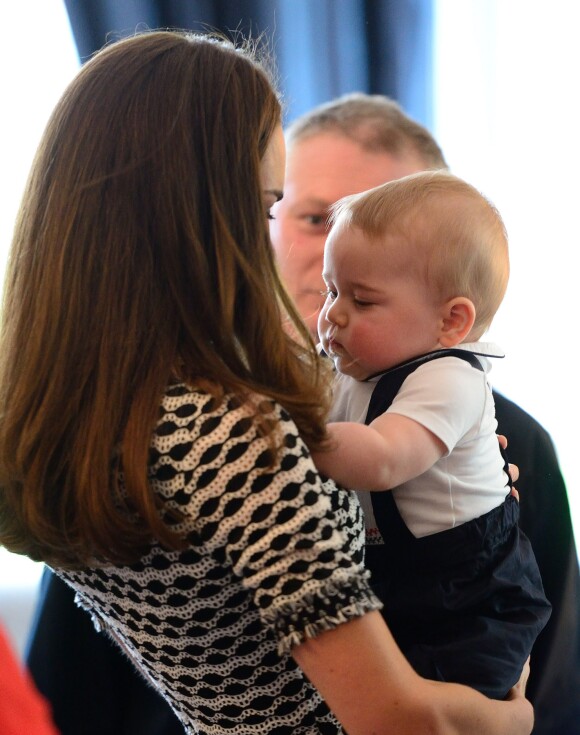Príncipe George, filho de Kate Middletlon e do Príncipe William, rouba a cena em evento da família real na Nova Zelândia
