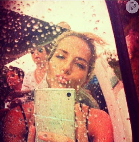 Giovanna Ewbank desembarcou nesta quarta-feira, 9 de abril de 2014, em Fernando de Noronha. A atriz publicou em seu Instagram uma foto onde mostra que o dia está chuvoso no arquipélago