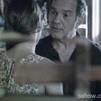 'Em Família': Luiza aconselha o pai a esquecer Helena. 'Nem sempre está certa'