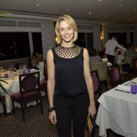 Bianca Rinaldi, de 'Em Família', janta com famosas em restaurante no Rio