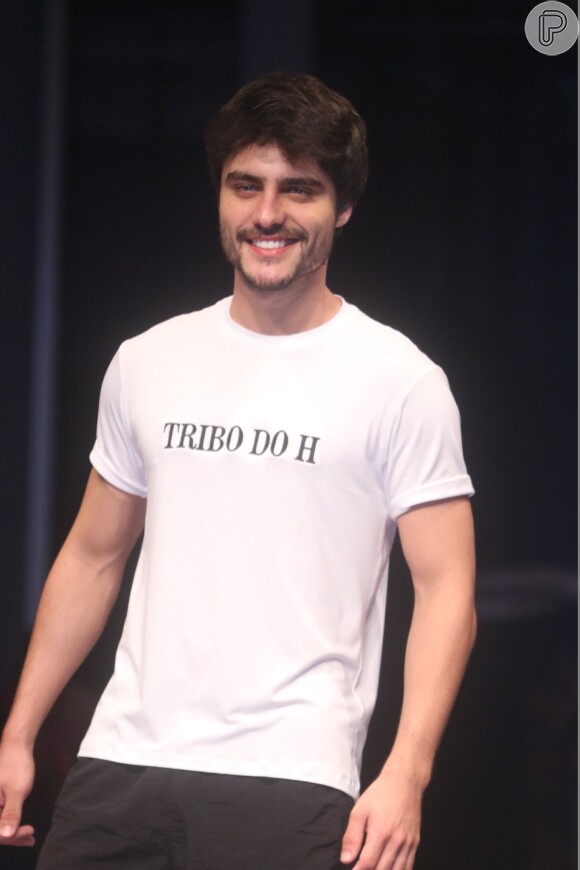 Guilherme Leicam desfila no Mega Moda Fashion, em Goiânia, em 10 de abril de 2014