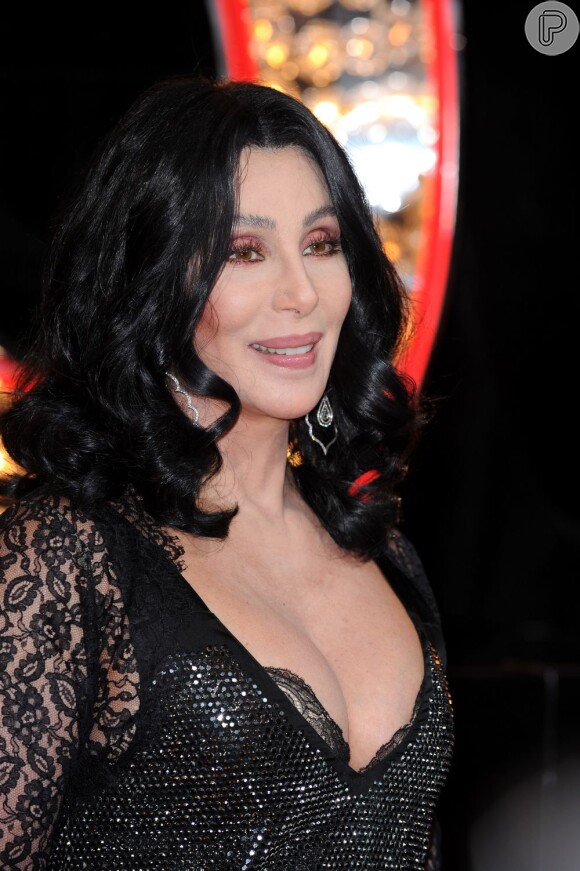 Os fãs de Cher, que acompanharam as gravações do clipe, realizadas na terça-feira (22), não puderam fazer registros fotográficos