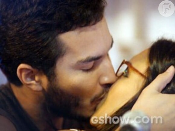 William (Thiago Rodrigues) volta a Tapiré e encontra Celina (Mariana Rios) nos braços de Matias (Begê Muniz), em 'Além do Horizonte'