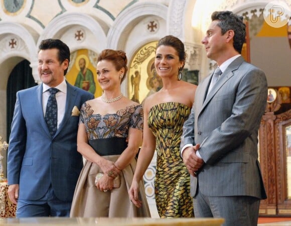 Zezé Polessa também optou por um longo para o casamento de Drika (Mariana Rios) em 'Salve Jorge'
