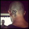 Rafael Cardoso exibe tatuagem de cruz na cabeça para série 'Animal', do GNT