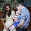 Kate Middleton e príncipe William visitaram o zoológico de Sydney com o príncipe George Alexander Louis nesta Páscoa