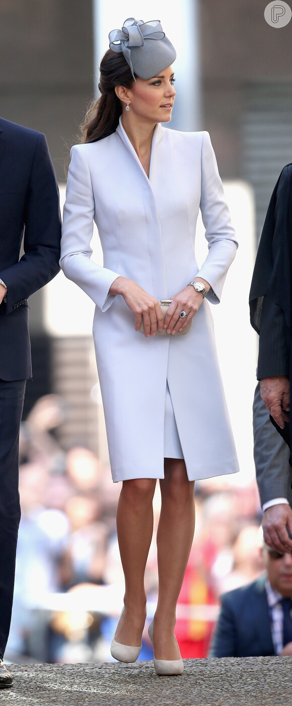 Kate Middleton escolheu um vestido e casaco da grife Alexander McQueen, sob medida, e um chapéu Jane Taylor para assistir a missa de Páscoa em Sydney