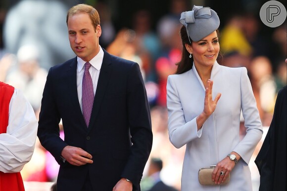 Kate Middleton e o príncipe William acenaram para os australianos ao chegarem na Catedral de Saint Andrew