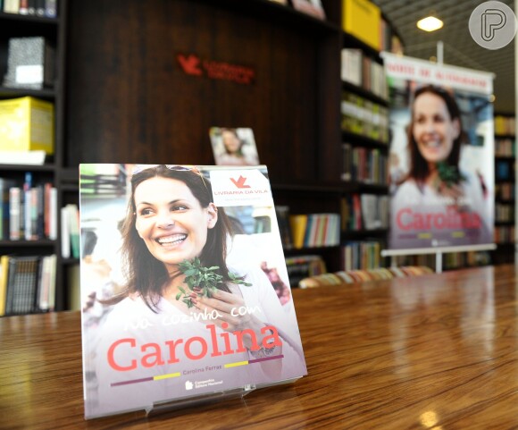 Carolina Ferraz é autora do livro de receitas 'Na Cozinha com Carolina'